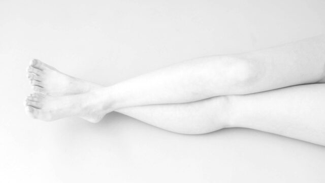 女性の膝 足 脚